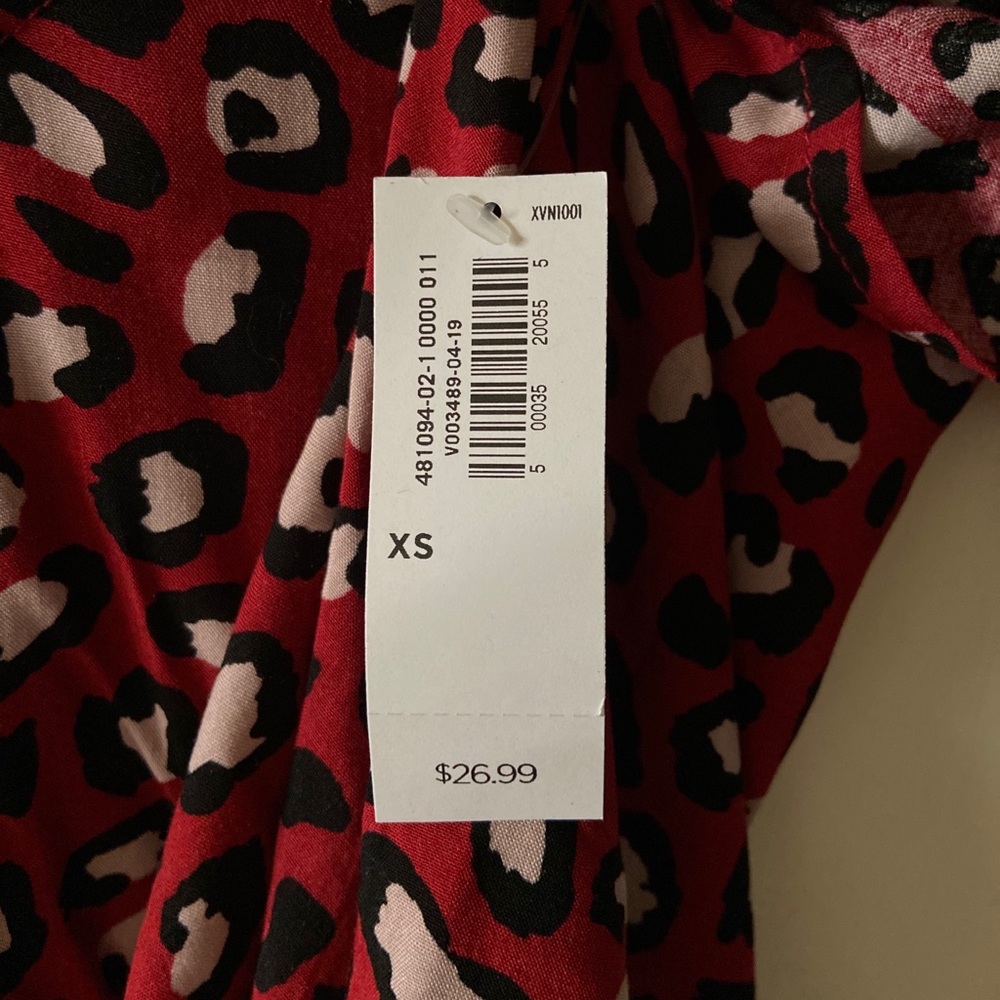 NWT CHEETAH Red &Black Short Sleeve Top - Picture 2 of 3